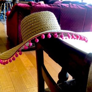Cute! Summer Straw Hat trimmed with pink Pom poms